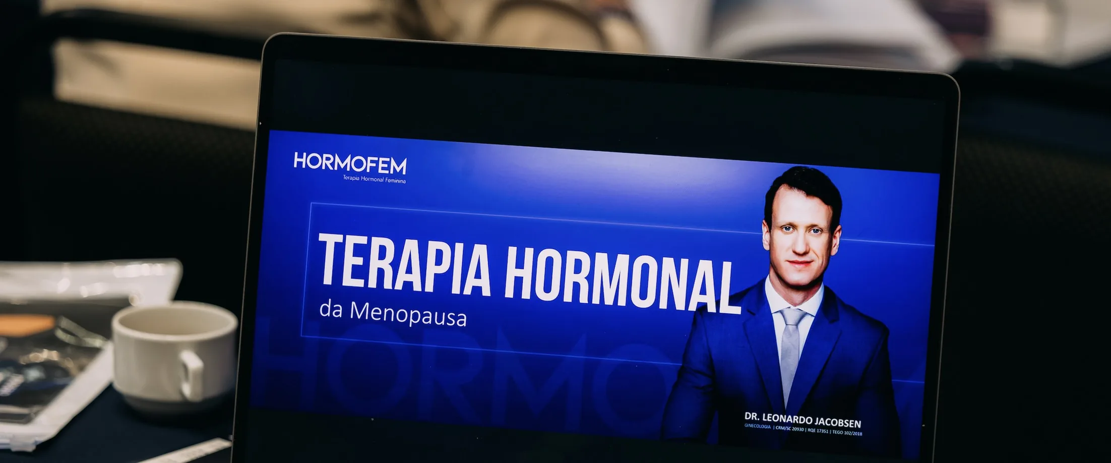 Notebook exibindo uma aula da plataforma HORMOFEM
